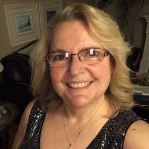 Meet your Posher, Rena